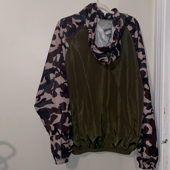 Army green camo wind breaker XXL - Picture 2 of 2